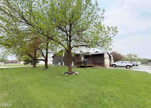 Property at 1802 15 1/2 St SW, Minot, ND 58701, 4 beds, 2 baths