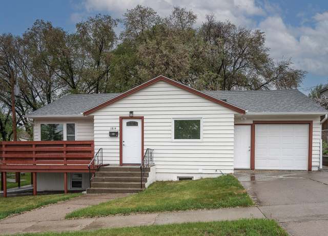 Property at 1814 E Avenue B, Bismarck, ND 58501, 3 beds, 2 baths