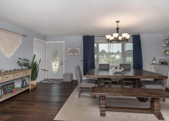 Property at 1215 Columbia Dr, Bismarck, ND 58504, 3 beds, 2 baths