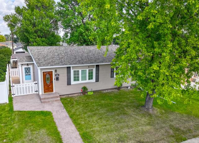 Property at 714 15th St W, Williston, ND 58801, 5 beds, 2 baths