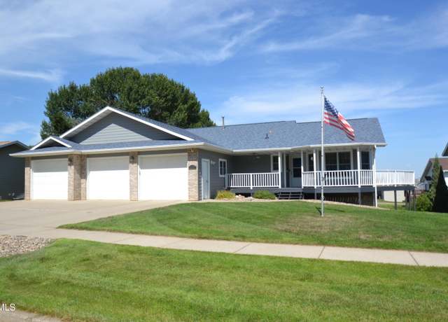 Property at 802 Division St NE, Mandan, ND 58554, 5 beds, 3 baths