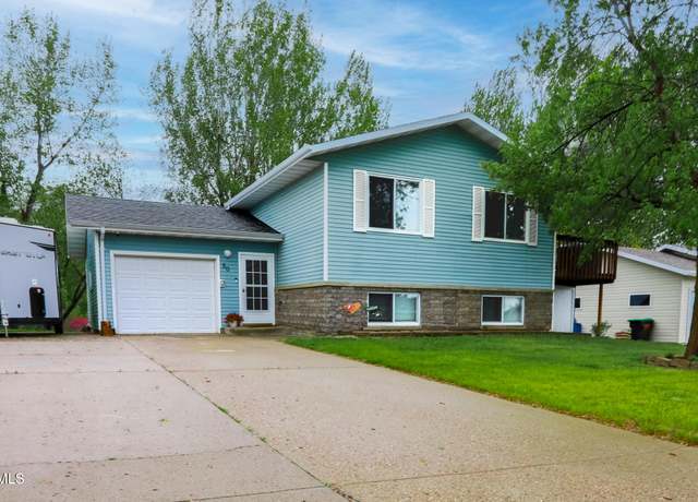 Property at 50 Custer Dr, Lincoln, ND 58504, 3 beds, 2 baths