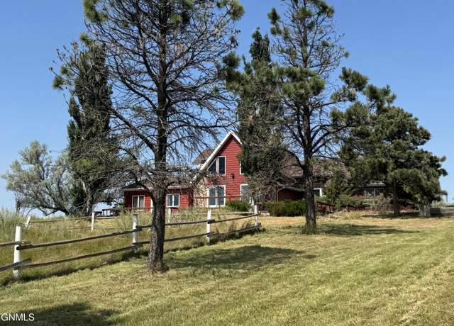 Property at 1292 8th St SW, Dickinson, ND 58601, 4 beds, 3.5 baths