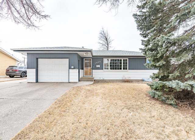 Property at 1808 N 9th St, Bismarck, ND 58501, 3 beds, 2 baths