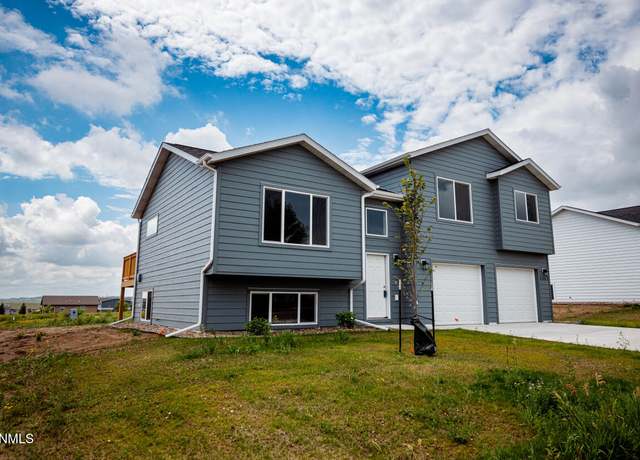 Property at 3209 10th Ave NE, Watford City, ND 58854, 3 beds, 2 baths