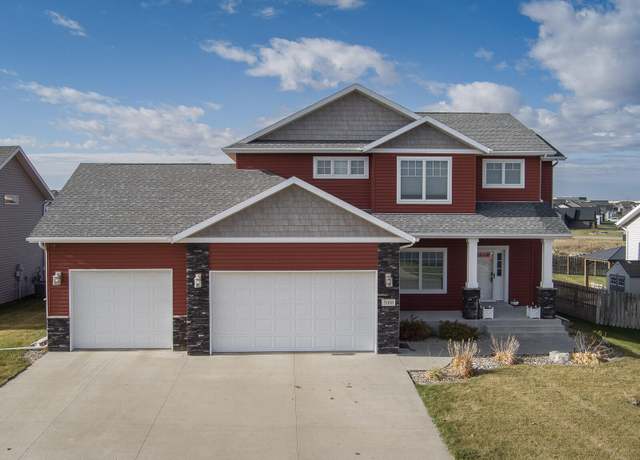 Property at 5008 Hudson St, Bismarck, ND 58503, 5 beds, 3.5 baths