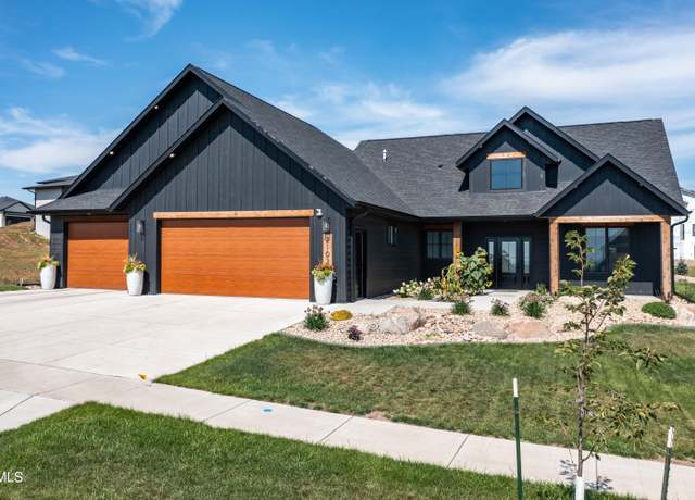 Property at 2102 Tule Ln, Bismarck, ND 58503, 3 beds, 2 baths
