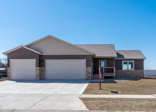 Property at 512 Mehrer Dr, Bismarck, ND 58504, 3 beds, 2 baths