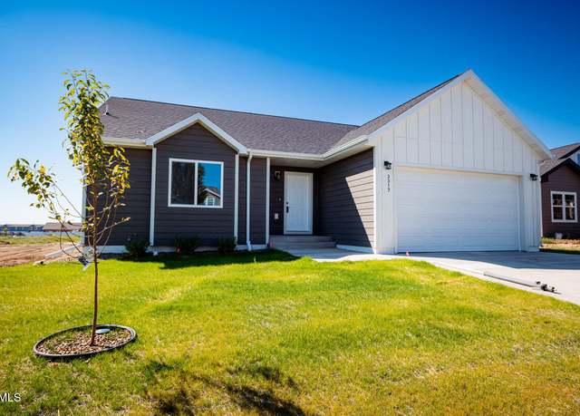 Property at 3317 10th Ave NE, Watford City, ND 58854, 3 beds, 2.5 baths
