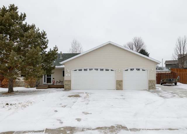 Property at 3200 Tarry Town Pl, Bismarck, ND 58501, 4 beds, 3.5 baths