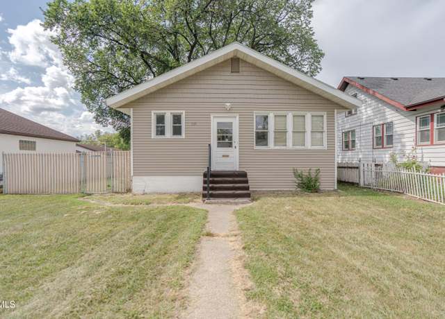Property at 618 N 12th St, Bismarck, ND 58501, 3 beds, 1 bath
