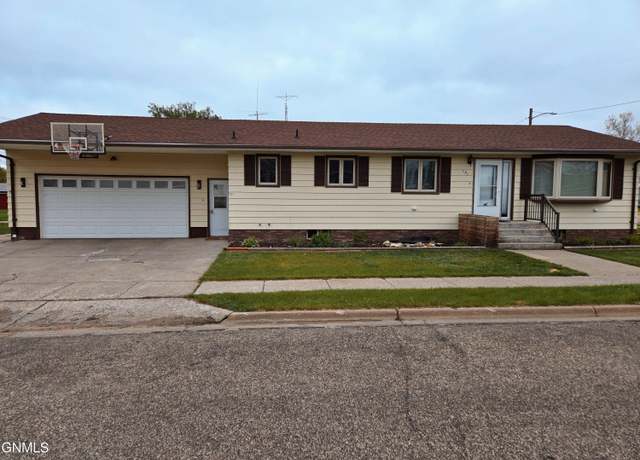 Property at 121 Badger St S, Wishek, ND 58495, 5 beds, 1.5 baths