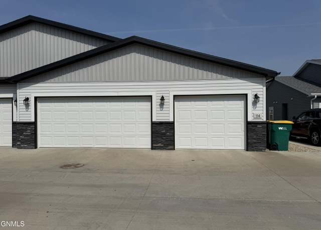 Property at 114 Kenner Loop, Bismarck, ND 58504, 3 beds, 2 baths