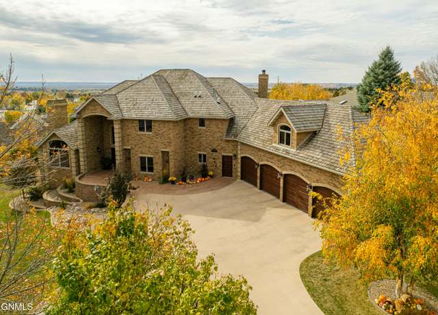 Property at 748 Aspen Pl, Bismarck, ND 58503, 6 beds, 5 baths
