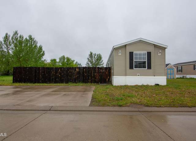 Property at 281 Partridge Ln, Lincoln, ND 58504, 3 beds, 2 baths
