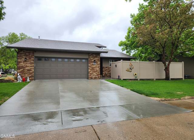 Property at 121 Tucson Ave, Bismarck, ND 58504, 5 beds, 2 baths