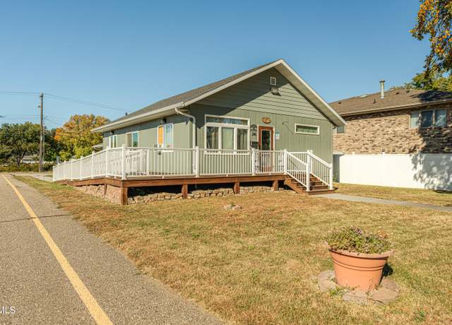 Property at 216 14th St, Bismarck, ND 58501, 4 beds, 2.5 baths