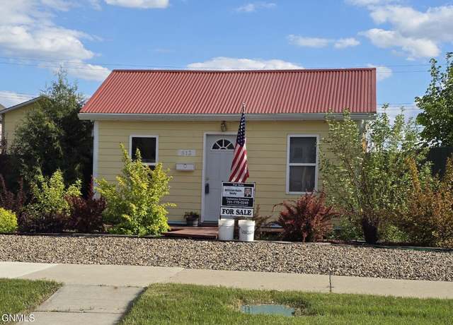 Property at 613 Broadway W, Williston, ND 58801, 1 bed, 2 baths