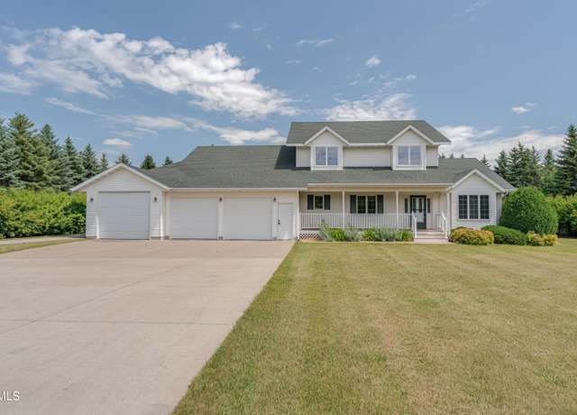 Property at 9601 Oak Dr, Bismarck, ND 58503, 6 beds, 3.5 baths