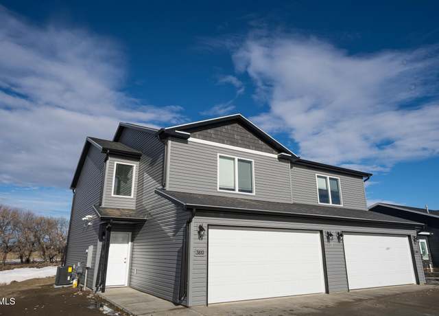 Property at 3814 Lillian Ct SE, Mandan, ND 58554, 3 beds, 2.5 baths