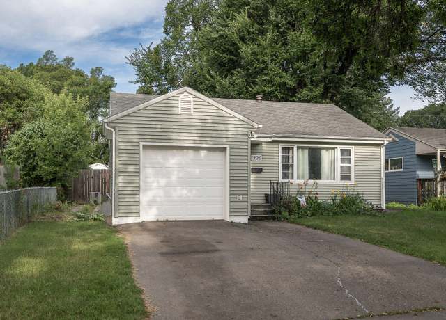 Property at 1220 N 16th St, Bismarck, ND 58501, 3 beds, 2 baths