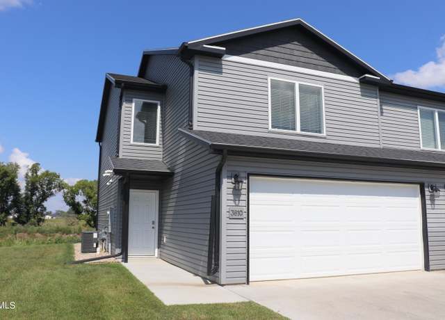 Property at 3810 Lillian Ct SE, Mandan, ND 58554, 3 beds, 2.5 baths