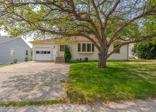 Property at 1314 2nd St N, Bismarck, ND 58501, 3 beds, 2 baths