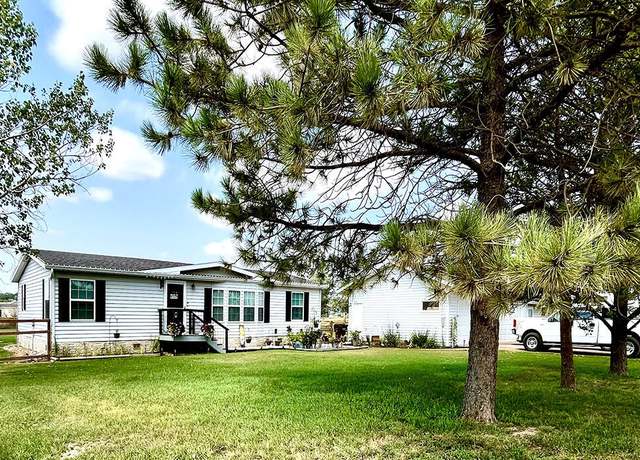 Property at 1417 6th St SW, Watford City, ND 58854, 3 beds, 2 baths