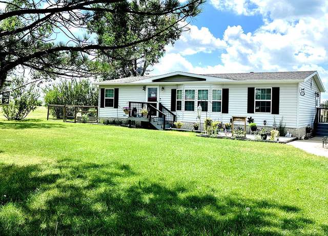 Property at 1417 6th St SW, Watford City, ND 58854, 3 beds, 2 baths
