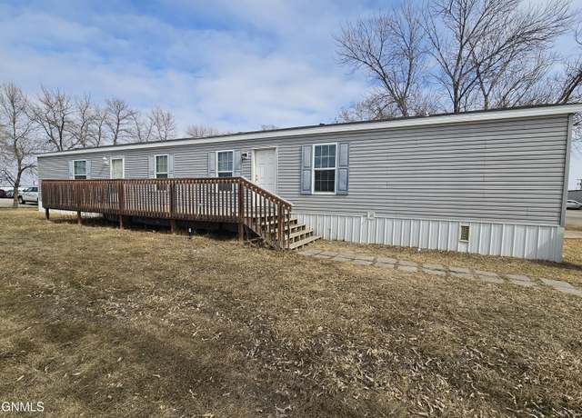 Property at 403 21st St W, Williston, ND 58801, 3 beds, 2 baths