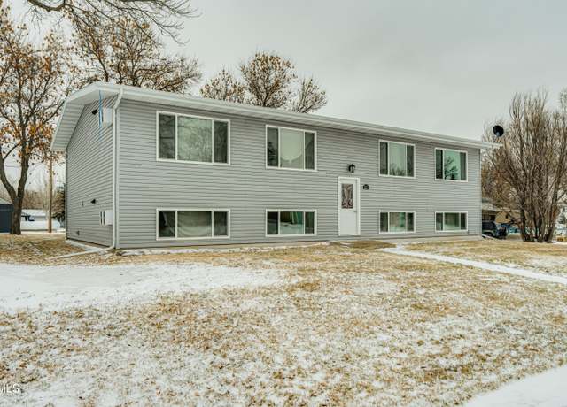 Property at 217 Lakota Ave, Center, ND 58530, 7 beds, 4 baths