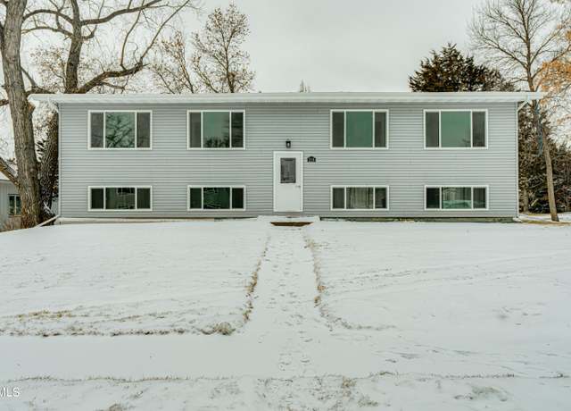 Property at 218 Lakota Ave N, Center, ND 58530, 7 beds, 4 baths