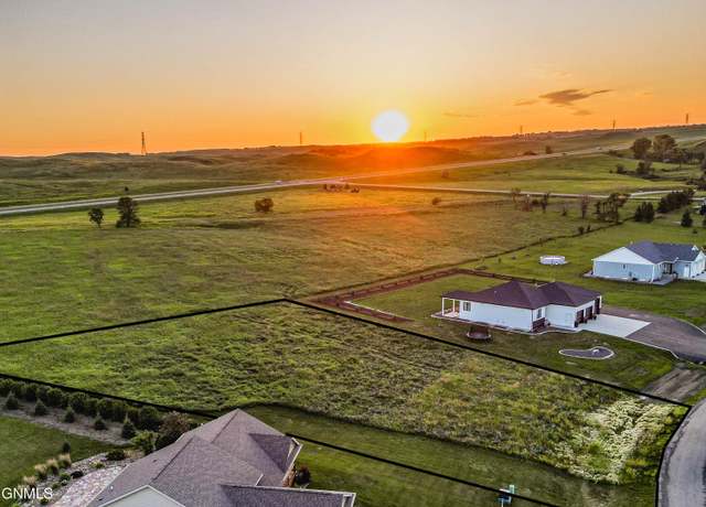 Property at 13840 Saddlehorn Dr, Bismarck, ND 58503