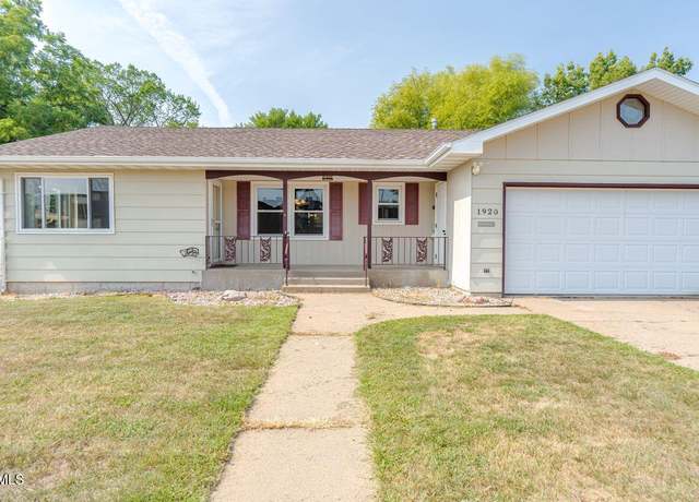 Property at 1920 N 2nd St, Bismarck, ND 58501, 3 beds, 1.5 baths