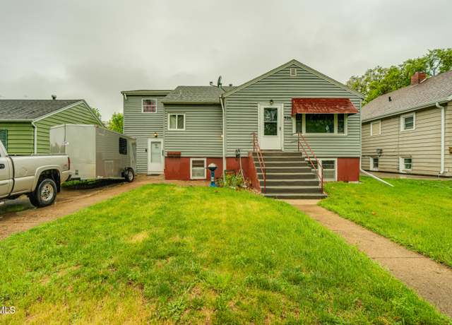 Property at 926 12 St N, Bismarck, ND 58501, 4 beds, 2 baths