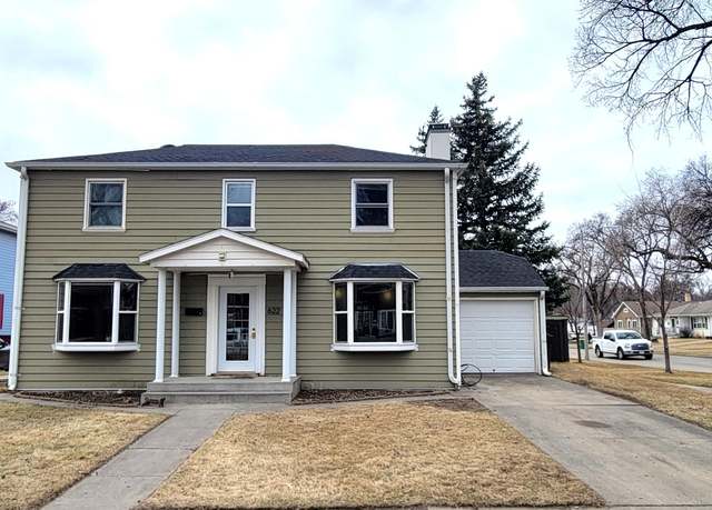 Property at 622 Raymond St, Bismarck, ND 58501, 5 beds, 3.5 baths
