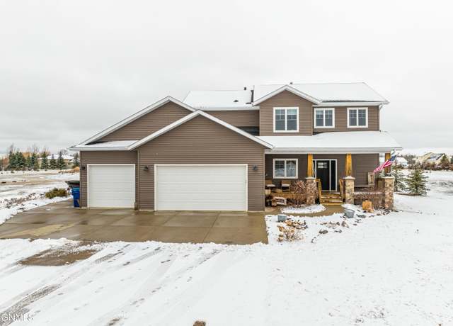 Property at 816 Schick Dr, Bismarck, ND 58501, 4 beds, 3.5 baths