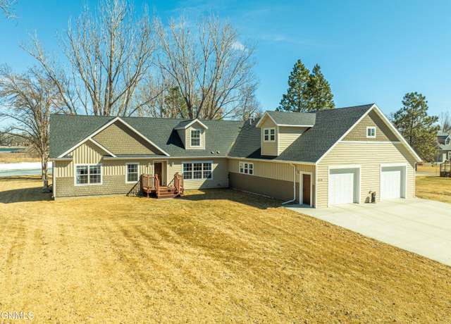 Property at 8310 Willow Rd N, Mandan, ND 58554, 4 beds, 3 baths