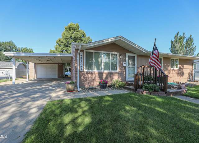 Property at 2024 Dakota Dr, Bismarck, ND 58501, 2 beds, 2 baths