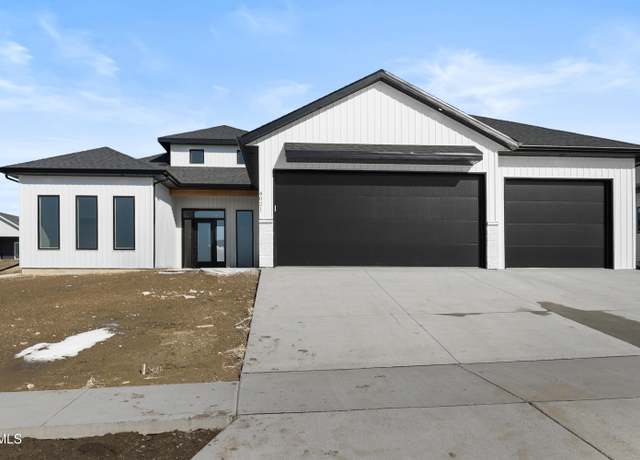 Property at 4021 Clairmont Rd, Bismarck, ND 58503, 3 beds, 3 baths