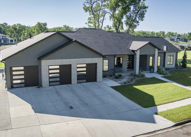 Property at 2533 Langer Ln, Bismarck, ND 58504, 3 beds, 3 baths
