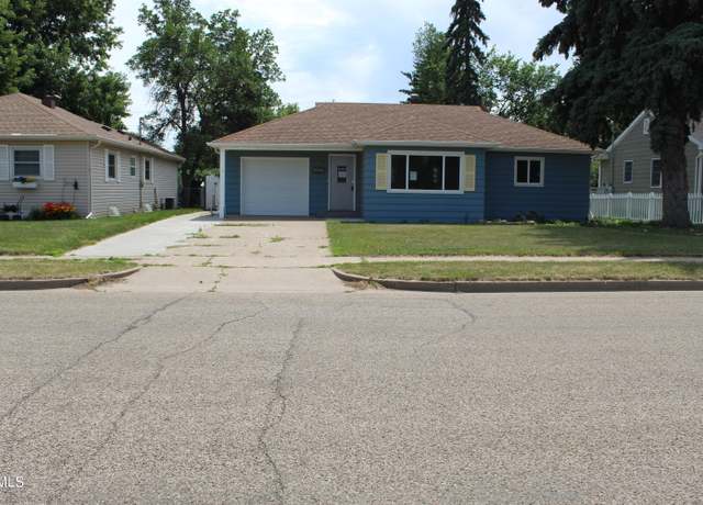 Property at 117 Sioux Ave, Bismarck, ND 58501, 4 beds, 2 baths