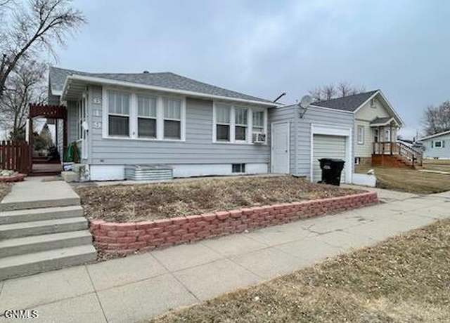 Property at 619 8th Ave W, Williston, ND 58801, 3 beds, 2 baths
