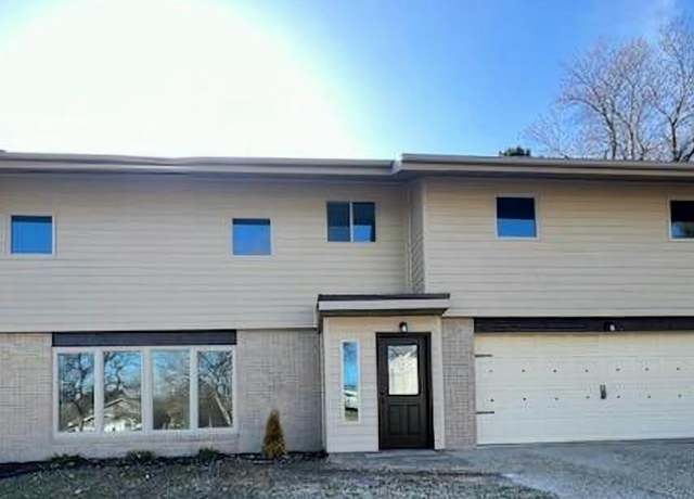 Property at 1003 Harrison Dr NW, Minot, ND 58703, 4 beds, 1.5 baths