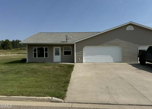 Property at 101 Hazel Miner Ave S, Center, ND 58530, 3 beds, 1.5 baths