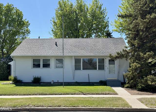 Property at 925 14th Ave W, Williston, ND 58801, 3 beds, 1 bath