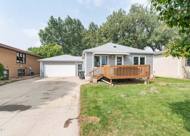 Property at 105 Shady Ln, Mandan, ND 58554, 3 beds, 1.5 baths