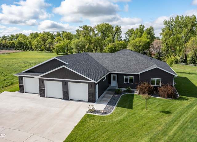 Property at 4008 Meridian Dr, Bismarck, ND 58504, 2 beds, 2 baths