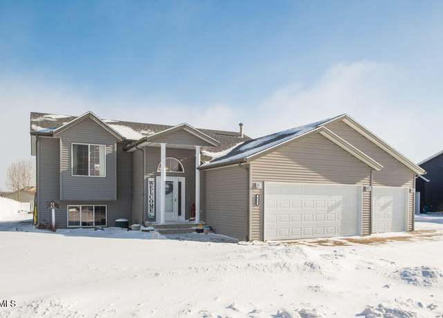 Property at 622 Sedona Dr, West Fargo, ND 58078, 4 beds, 2 baths
