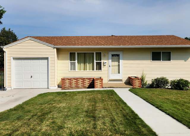 Property at 108 12th St NW, Mandan, ND 58554, 2 beds, 1 bath